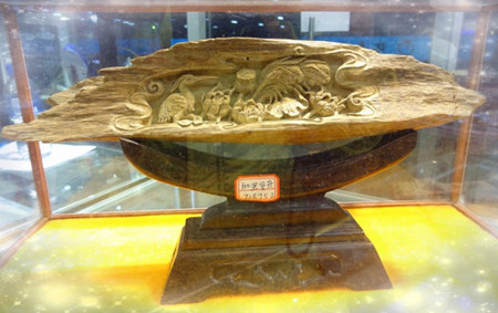 CX0896天然沉香精雕“松鹤延年”摆件6000 M.jpg