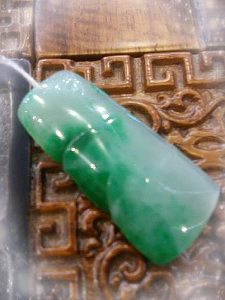 FC1923 天然老坑料冰种翡翠浓绿 节节高升 挂件 35000.jpg