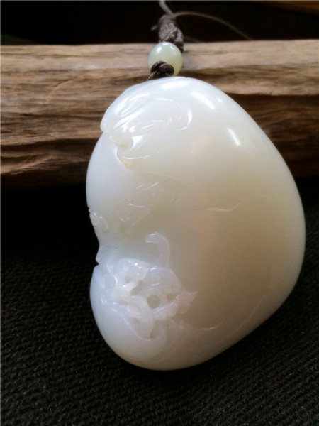 YQ1772-YW_b和田籽玉精雕“罗汉”手把件116000 附证.jpg