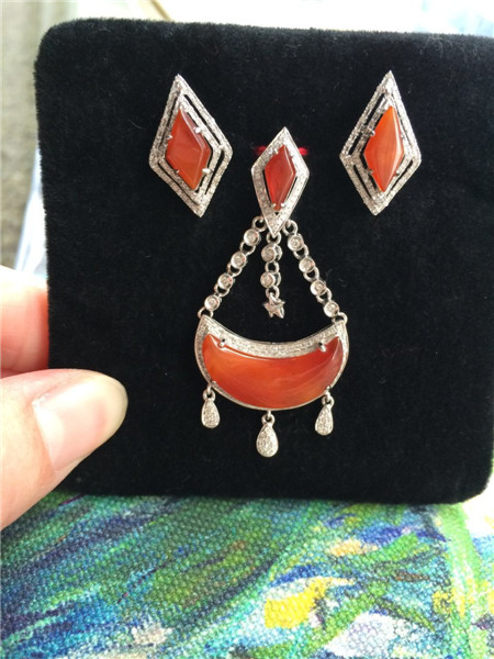 fc2303 18K金 冰红翡新月挂件及耳钉 17000.jpg