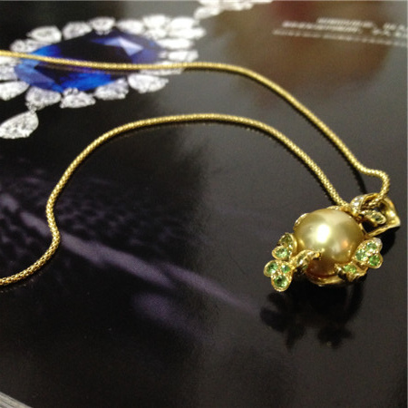 ZZ0825_1 18K金镶钻嵌南洋金珍珠彩宝项链9400.jpg