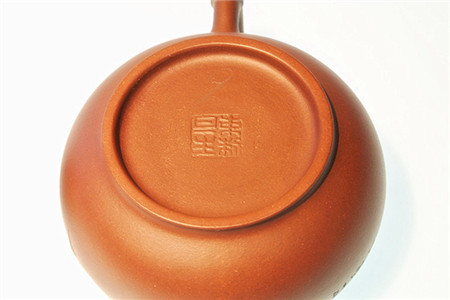 QT2694_3束旦生制“竹报平安”紫泥紫砂壶12000 附收藏证书 附盒.jpg