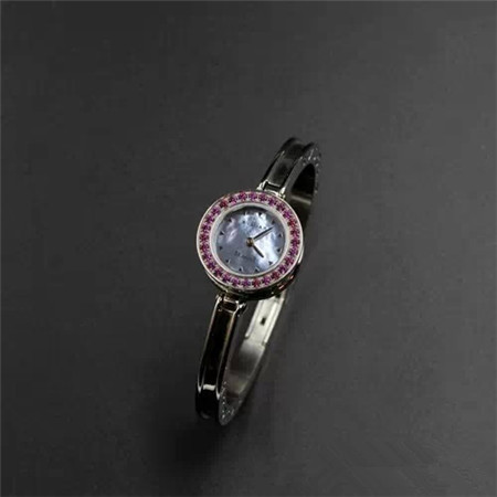 SW1289 宝格丽手镯腕表9000 贝壳面、有色宝石圈、附证 D168789.jpg