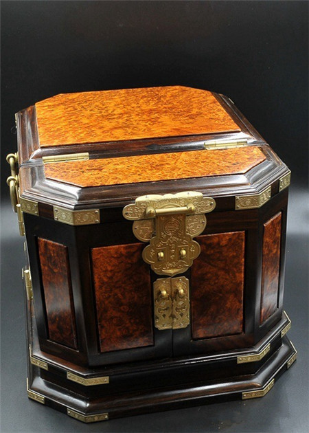 QT2513 大叶紫檀嵌花梨瘿精雕“丹凤朝阳”首饰盒5800 附盒.jpg