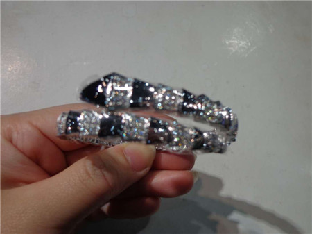 KX2917_a 18K金蛇形钻石手镯 总重48.75g 钻3.428ct 145p 玛瑙1.767ct 39800.jpg