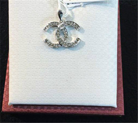 KX3538_a 18K白金钻挂件 金重2.54g 钻重0.309ct 38p 2450.jpg