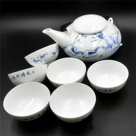 BL0627_a青花“虾趣”提梁壶茶具480 附盒.jpg