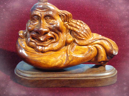 QT2534越南黄花梨精雕“嬉笑人生G”摆件5500.jpg